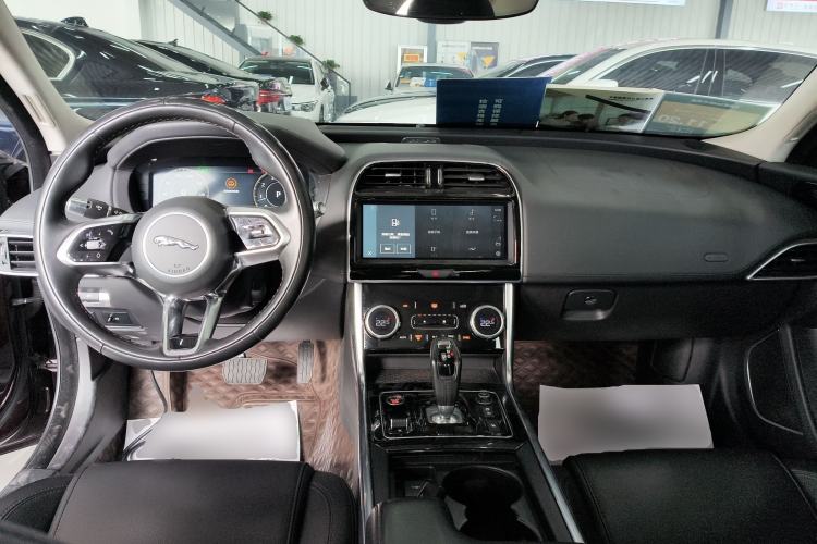Used Jaguar XEL 2021 2.0T 250 PS S Progressive Elegance Edition Center Console