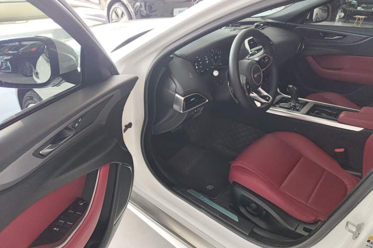 Used Jaguar XEL 2021 2.0T 250 PS R-DYNAMIC S Advanced Sport Edition Driver Seat