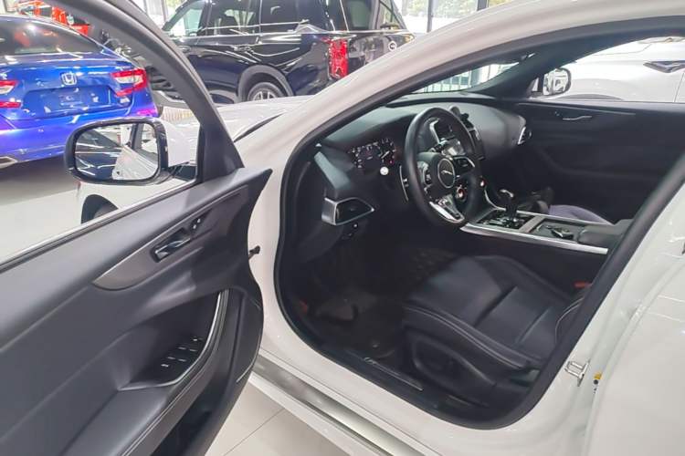 Used Jaguar XEL 2021 2.0T 200PS R-DYNAMIC Youth Sports Edition Driver Seat