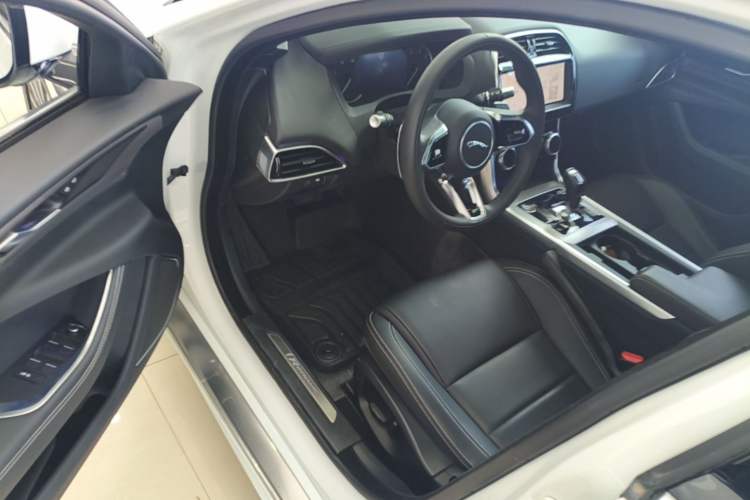 Used Jaguar XEL 2021 2.0T 200PS R-DYNAMIC Youth Sports Edition Driver Seat