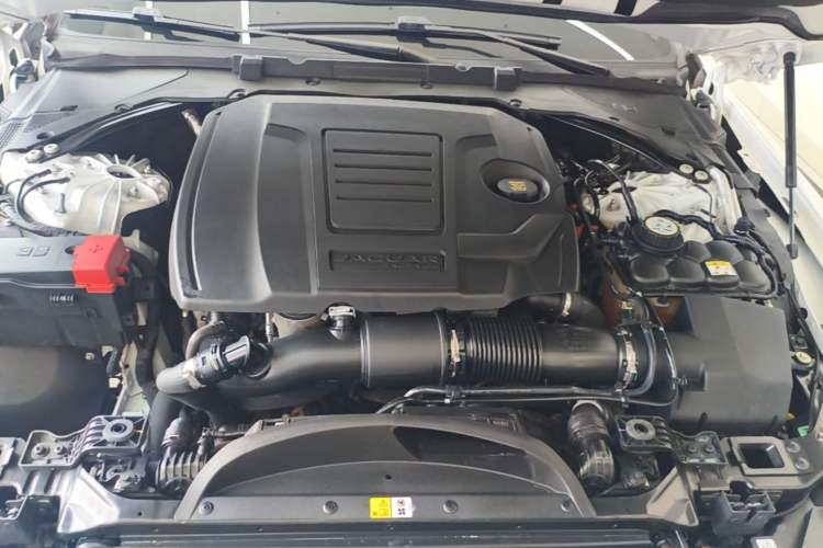 Used Jaguar XEL 2021 2.0T 200PS R-DYNAMIC Youth Sports Edition Engine Bay