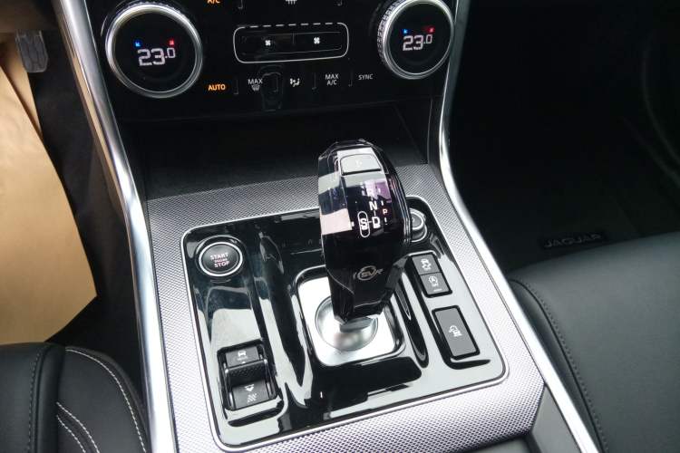 Used Jaguar XEL 2021 2.0T 250 PS R-DYNAMIC S Advanced Sport Edition Gear Lever