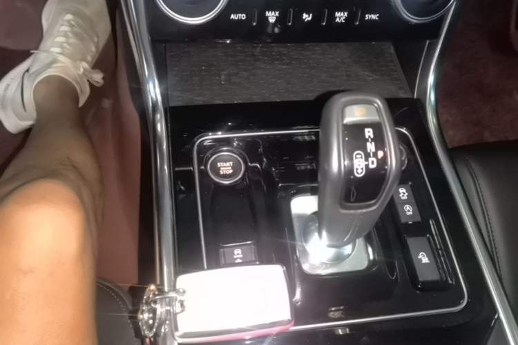 Used Jaguar XEL 2021 2.0T 250 PS S Progressive Elegance Edition Gear Lever