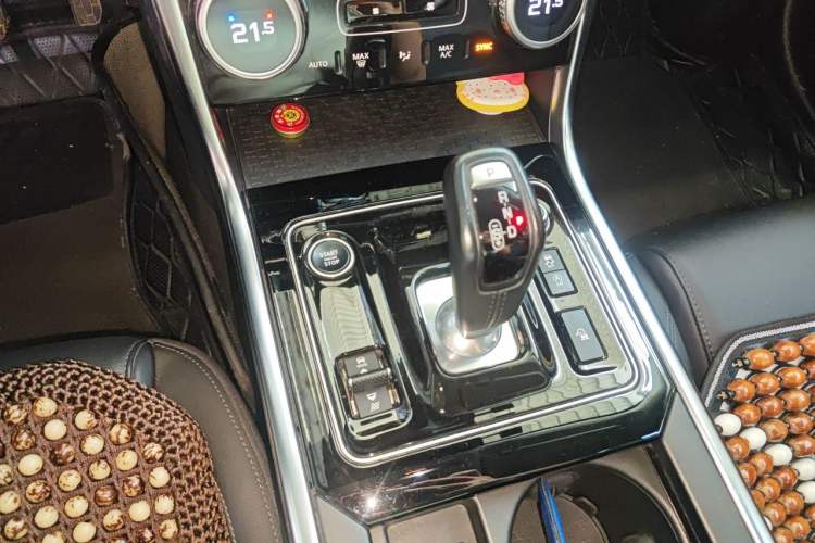 Used Jaguar XEL 2021 2.0T 250 PS S Progressive Elegance Edition Gear Lever