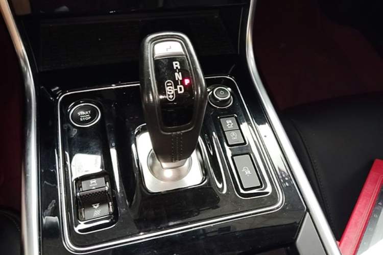 Used Jaguar XEL 2021 2.0T 250 PS S Progressive Elegance Edition Gear Lever