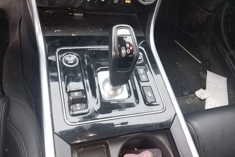 Used Jaguar XEL 2021 2.0T 250 PS S Progressive Elegance Edition Gear Lever