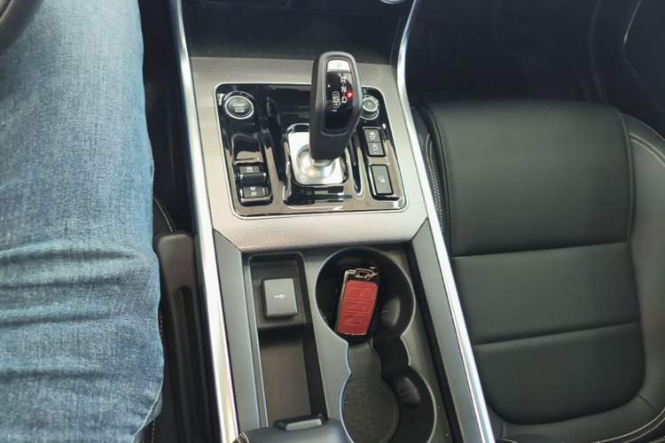 Used Jaguar XEL 2021 2.0T 200PS R-DYNAMIC Youth Sports Edition Gear Lever