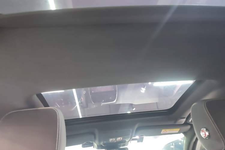 Used Jaguar XEL 2021 2.0T 200PS R-DYNAMIC Youth Sports Edition Headliner