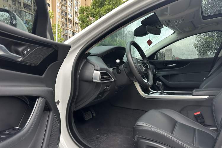 Used Jaguar XEL 2021 2.0T 250 PS S Progressive Elegance Edition Interior 2