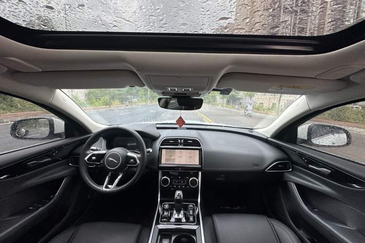 Used Jaguar XEL 2021 2.0T 250 PS S Progressive Elegance Edition Interior 4