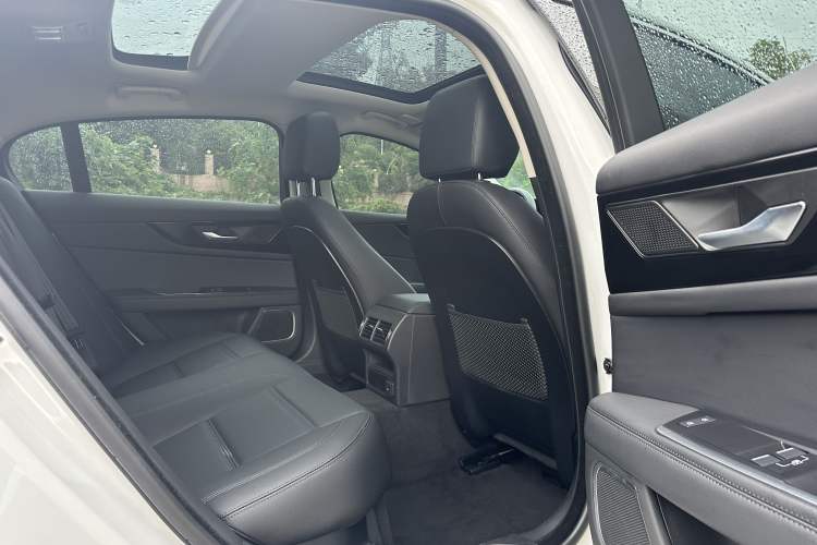 Used Jaguar XEL 2021 2.0T 250 PS S Progressive Elegance Edition Interior 8