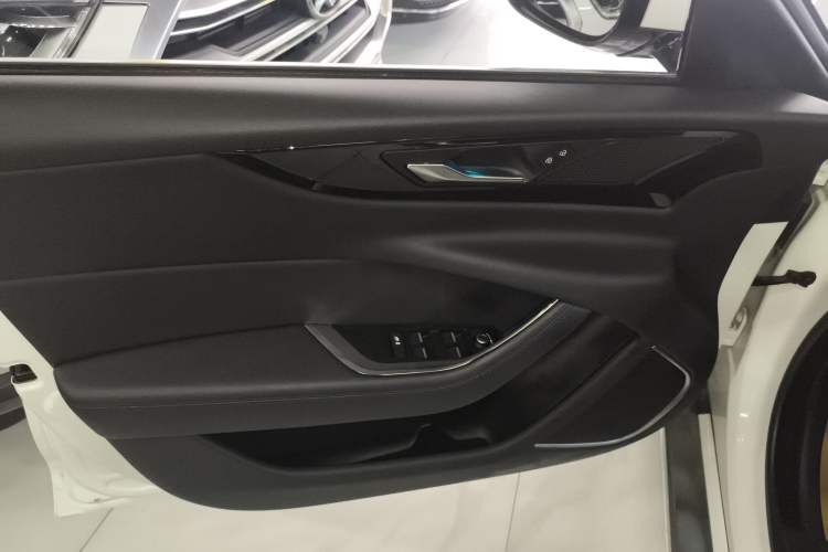 Used Jaguar XEL 2021 2.0T 250 PS S Progressive Elegance Edition Left Front Door Interior
