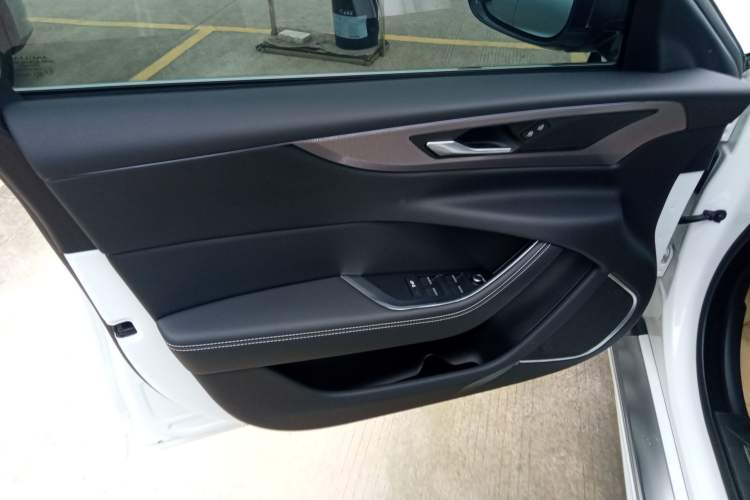 Used Jaguar XEL 2021 2.0T 250 PS R-DYNAMIC S Advanced Sport Edition Left Front Door Interior