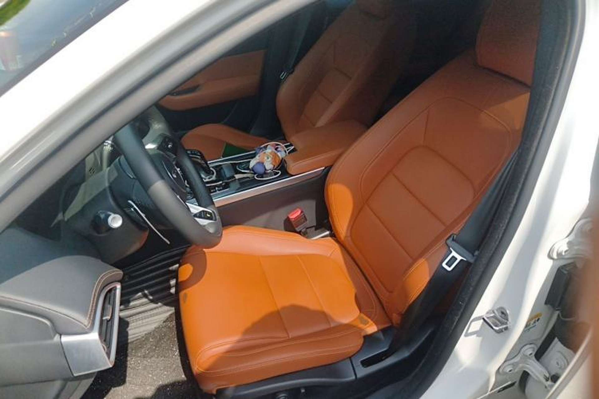 Used Jaguar XEL 2021 2.0T 250 PS R-DYNAMIC S Advanced Sport Edition Left Front Seat