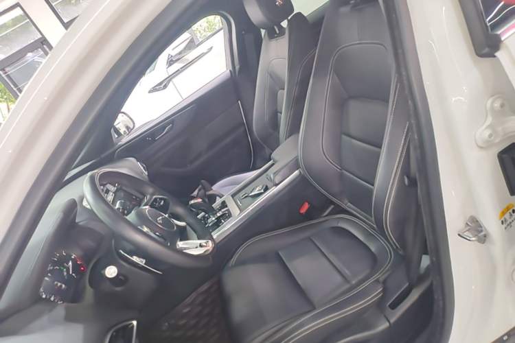 Used Jaguar XEL 2021 2.0T 200PS R-DYNAMIC Youth Sports Edition Left Front Seat