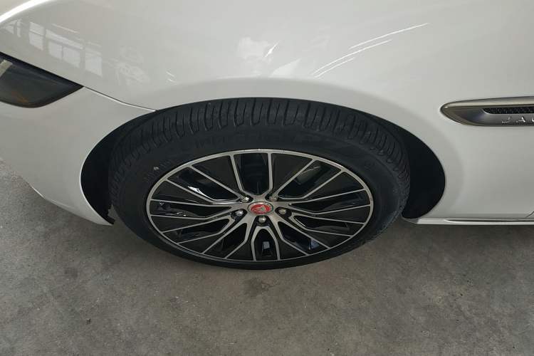 Used Jaguar XEL 2021 2.0T 250 PS S Progressive Elegance Edition Left Front Wheel Hub