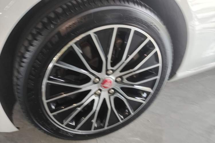 Used Jaguar XEL 2021 2.0T 250 PS S Progressive Elegance Edition Left Front Wheel Hub