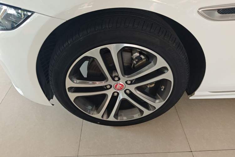 Used Jaguar XEL 2021 2.0T 250 PS R-DYNAMIC S Advanced Sport Edition Left Front Wheel Hub