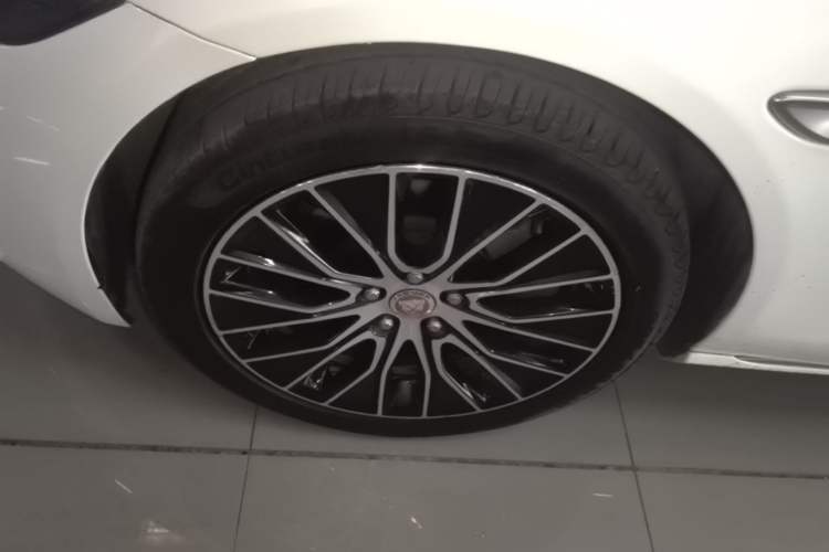 Used Jaguar XEL 2021 2.0T 250 PS S Progressive Elegance Edition Left Front Wheel Hub