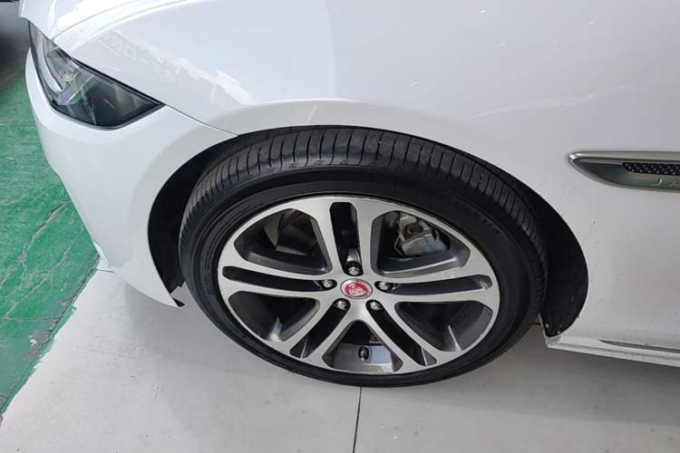 Used Jaguar XEL 2021 2.0T 250 PS R-DYNAMIC S Advanced Sport Edition Left Front Wheel Hub
