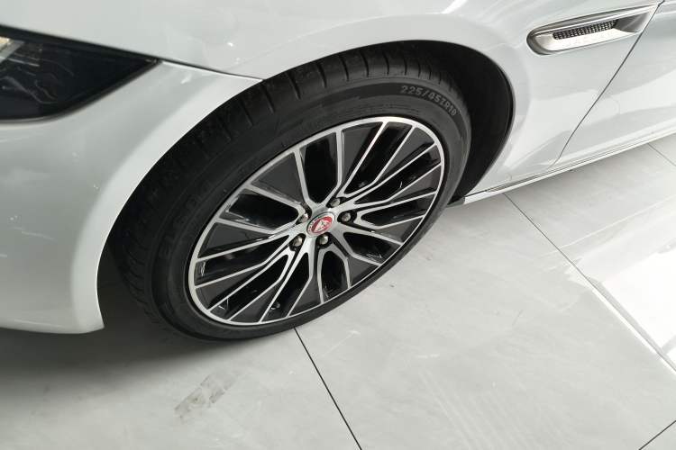 Used Jaguar XEL 2021 2.0T 250 PS S Progressive Elegance Edition Left Front Wheel Hub
