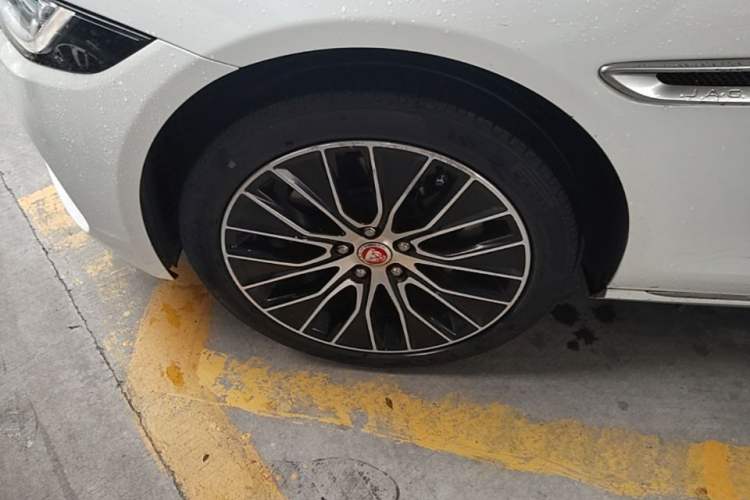 Used Jaguar XEL 2021 2.0T 250 PS S Progressive Elegance Edition Left Front Wheel Hub
