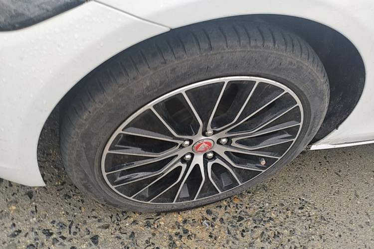 Used Jaguar XEL 2021 2.0T 250 PS S Progressive Elegance Edition Left Front Wheel Hub