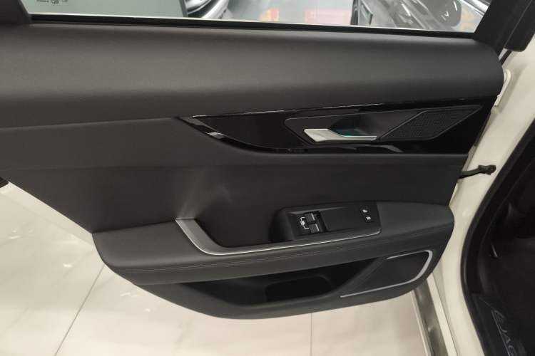Used Jaguar XEL 2021 2.0T 250 PS S Progressive Elegance Edition Left Rear Door Interior