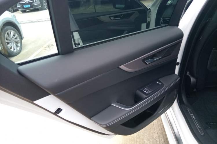Used Jaguar XEL 2021 2.0T 250 PS R-DYNAMIC S Advanced Sport Edition Left Rear Door Interior