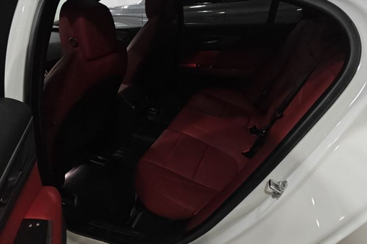 Used Jaguar XEL 2021 2.0T 250 PS R-DYNAMIC S Advanced Sport Edition Left Rear Seat