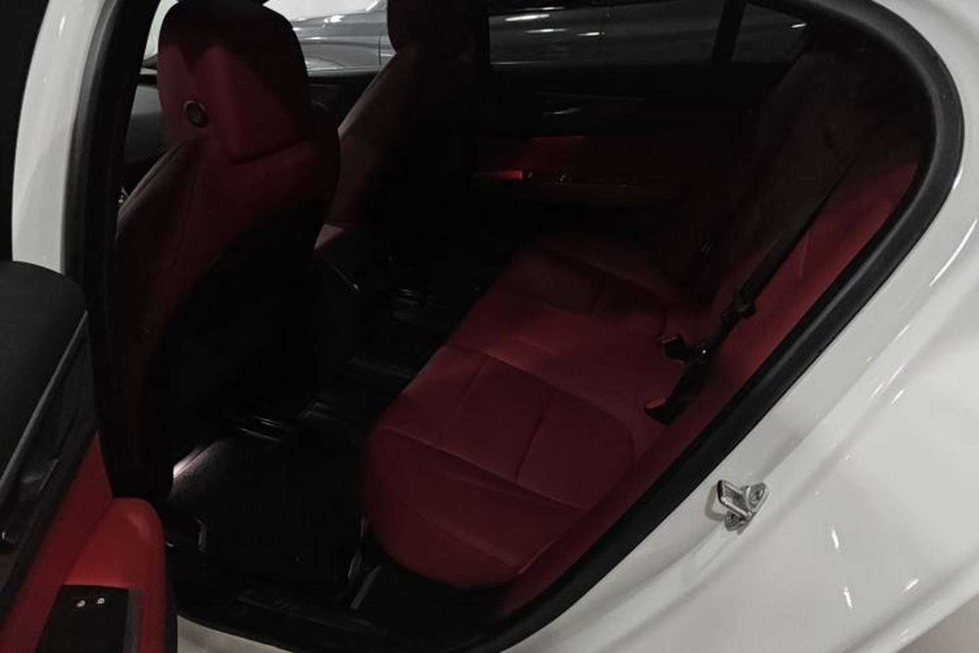 Used Jaguar XEL 2021 2.0T 250 PS R-DYNAMIC S Advanced Sport Edition Left Rear Seat