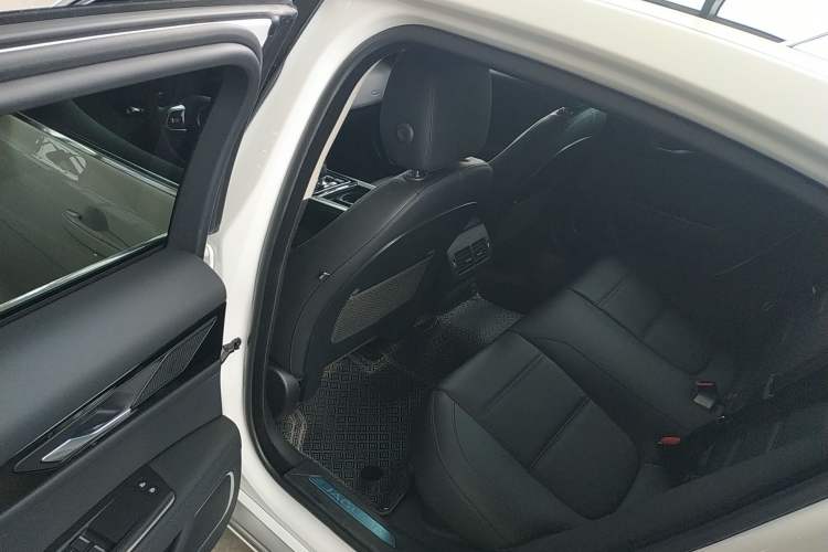 Used Jaguar XEL 2021 2.0T 250 PS S Progressive Elegance Edition Left Rear Seat