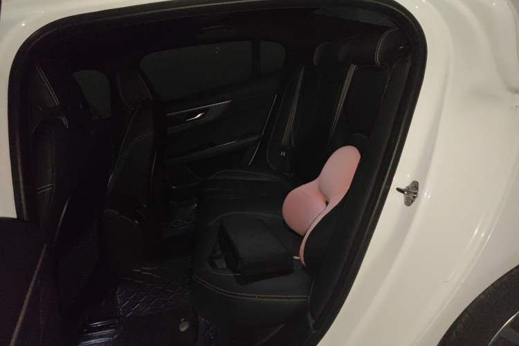 Used Jaguar XEL 2021 2.0T 200PS R-DYNAMIC Youth Sports Edition Left Rear Seat