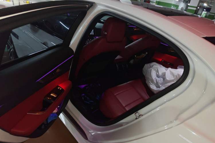 Used Jaguar XEL 2021 2.0T 250 PS R-DYNAMIC S Advanced Sport Edition Left Rear Seat