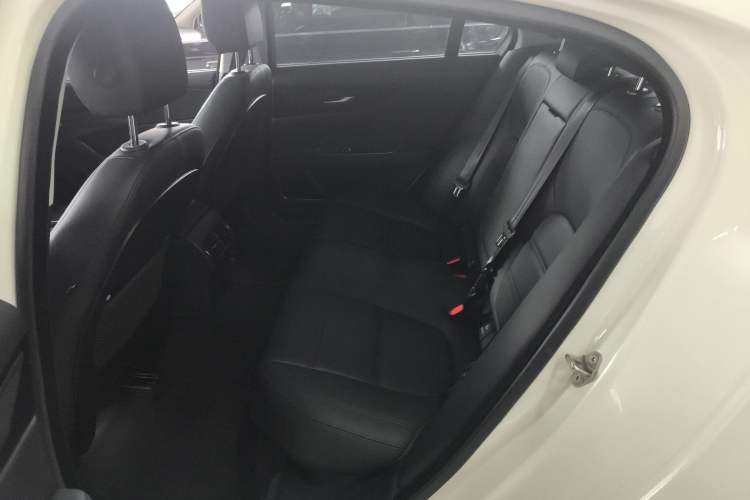 Used Jaguar XEL 2021 2.0T 250 PS S Progressive Elegance Edition Left Rear Seat