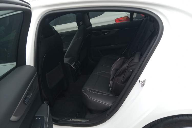 Used Jaguar XEL 2021 2.0T 250 PS R-DYNAMIC S Advanced Sport Edition Left Rear Seat