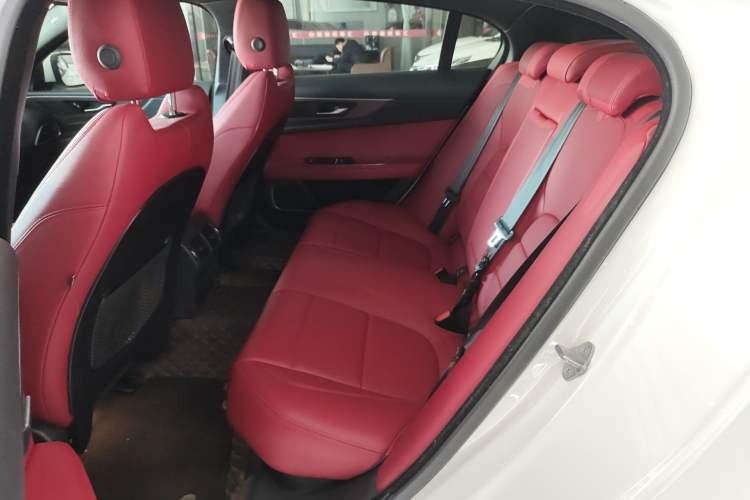 Used Jaguar XEL 2021 2.0T 250 PS R-DYNAMIC S Advanced Sport Edition Left Rear Seat
