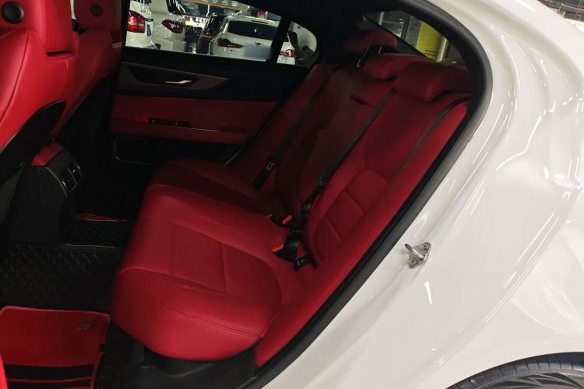 Used Jaguar XEL 2021 2.0T 250 PS R-DYNAMIC S Advanced Sport Edition Left Rear Seat