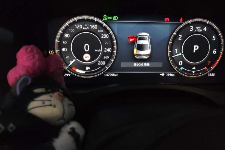 Used Jaguar XEL 2021 2.0T 250 PS R-DYNAMIC S Advanced Sport Edition Odometer Close Up