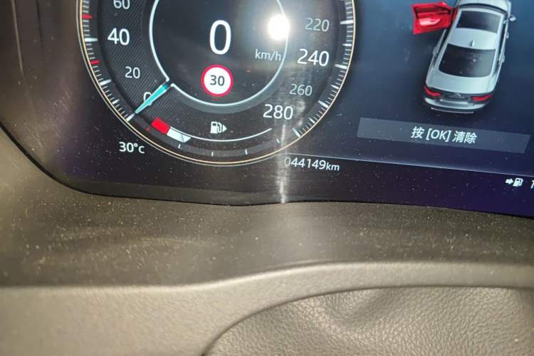 Used Jaguar XEL 2021 2.0T 250 PS S Progressive Elegance Edition Odometer Close Up
