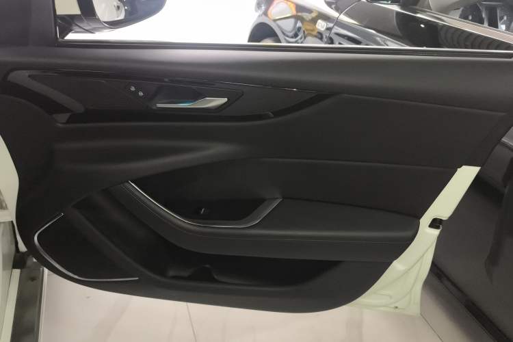 Used Jaguar XEL 2021 2.0T 250 PS S Progressive Elegance Edition Right Front Door Interior