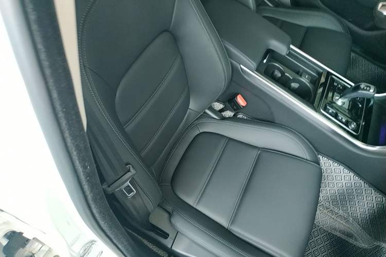 Used Jaguar XEL 2021 2.0T 250 PS S Progressive Elegance Edition Right Front Seat