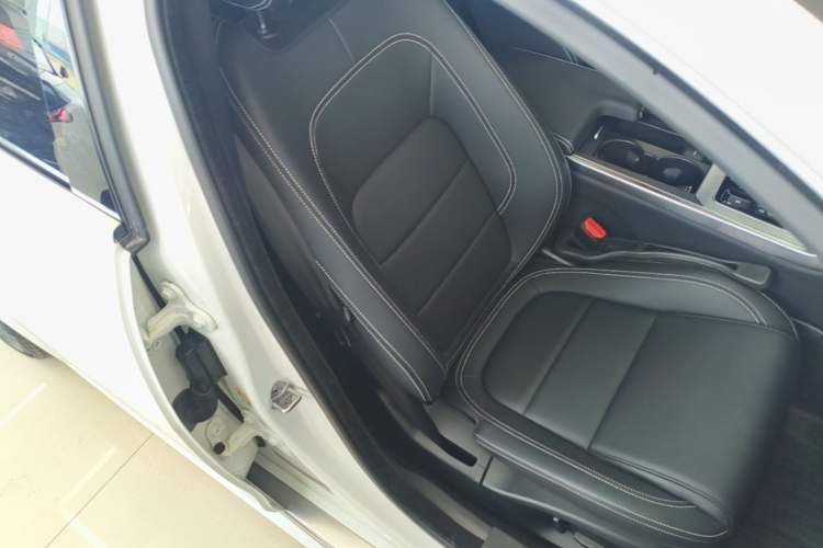 Used Jaguar XEL 2021 2.0T 200PS R-DYNAMIC Youth Sports Edition Right Front Seat