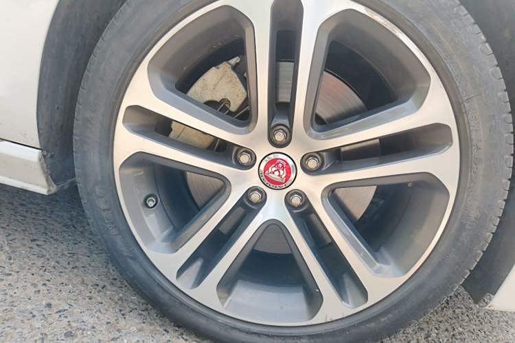 Used Jaguar XEL 2021 2.0T 250 PS R-DYNAMIC S Advanced Sport Edition Right Front Wheel Hub