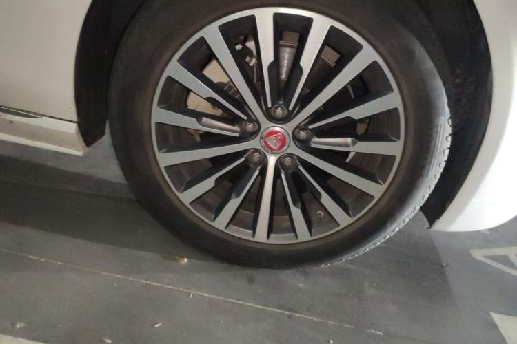 Used Jaguar XEL 2021 2.0T 200PS R-DYNAMIC Youth Sports Edition Right Front Wheel Hub
