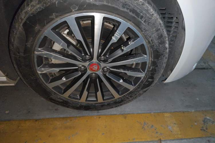Used Jaguar XEL 2021 2.0T 200PS R-DYNAMIC Youth Sports Edition Right Front Wheel Hub