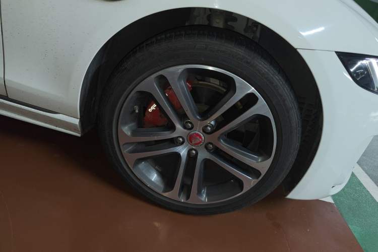 Used Jaguar XEL 2021 2.0T 250 PS R-DYNAMIC S Advanced Sport Edition Right Front Wheel Hub