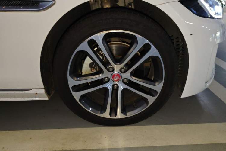 Used Jaguar XEL 2021 2.0T 250 PS R-DYNAMIC S Advanced Sport Edition Right Front Wheel Hub
