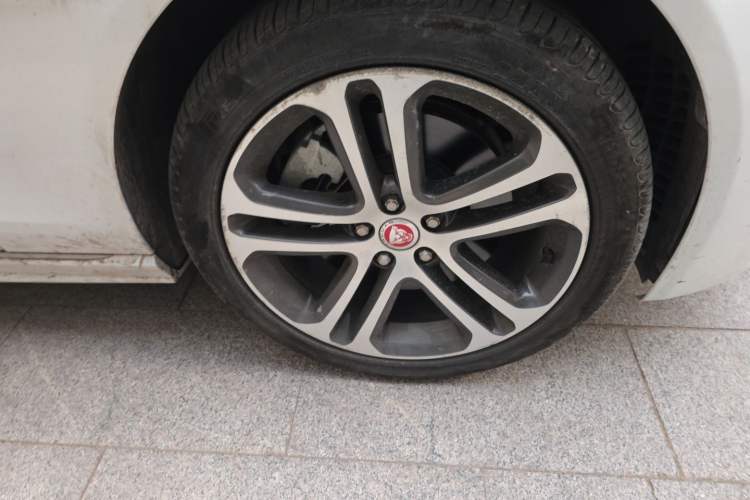 Used Jaguar XEL 2021 2.0T 250 PS R-DYNAMIC S Advanced Sport Edition Right Front Wheel Hub