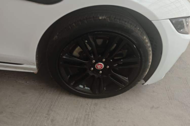 Used Jaguar XEL 2021 2.0T 250 PS Black Edition Sport Version Right Front Wheel Hub